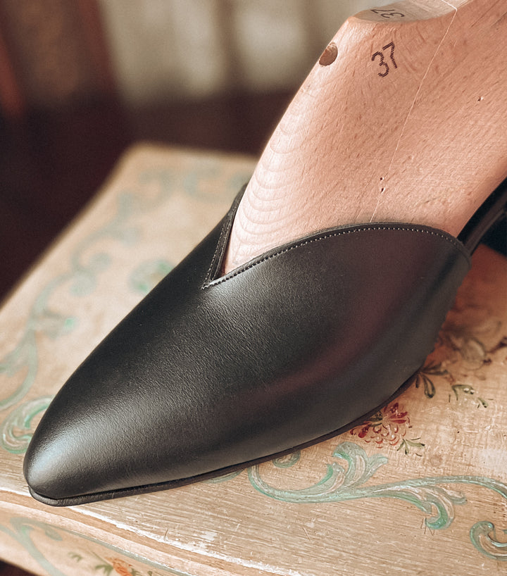 Custom V MULE - Black