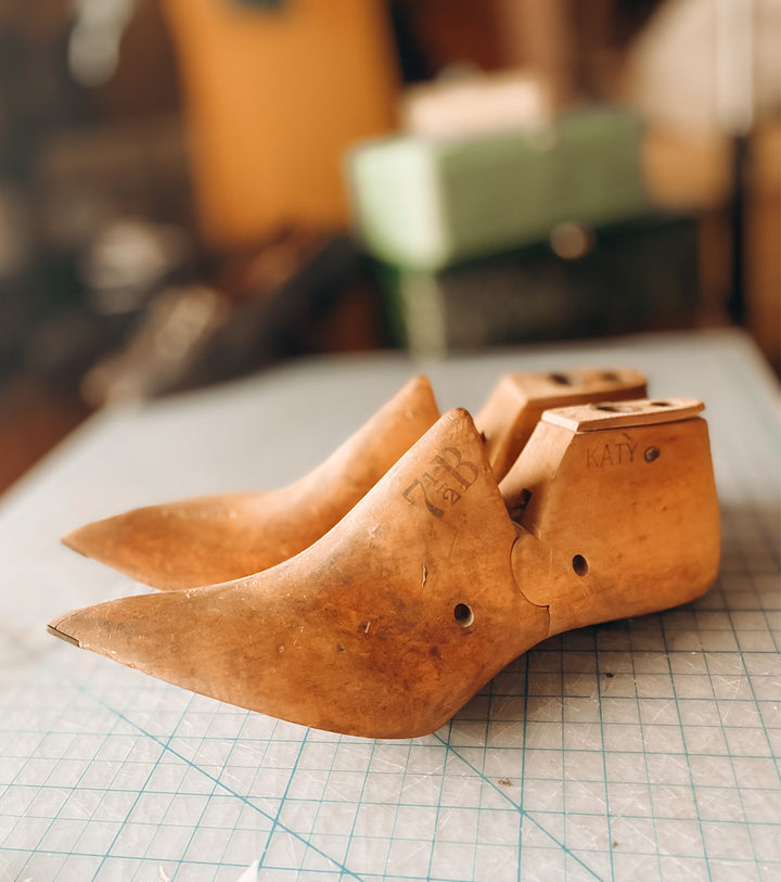 ANTIQUE LASTS (Pairs)